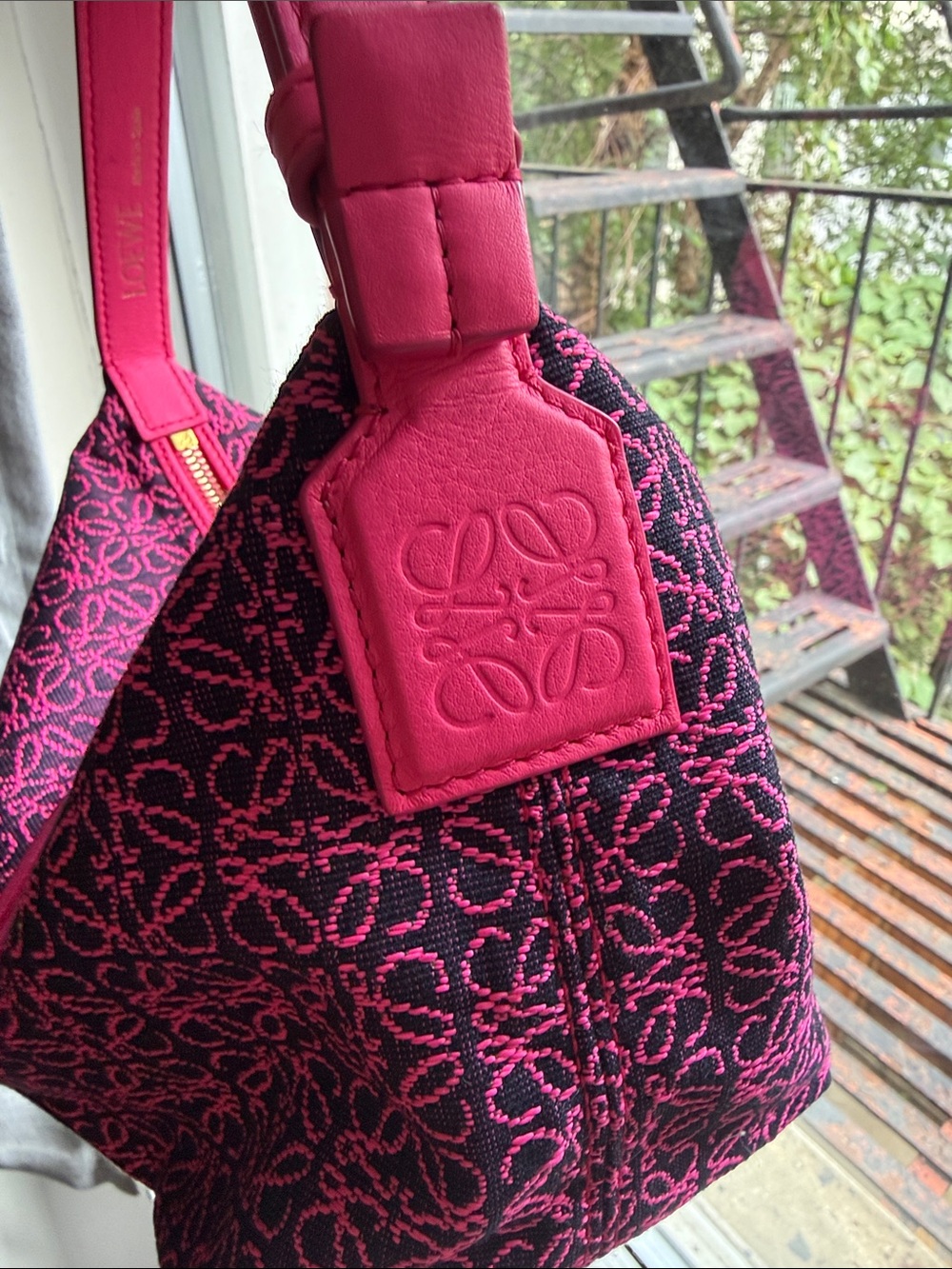 Loewe Pink/Black Embroidered Anagram Logo Shoulder Bag - Picture 2 of 7